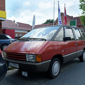 Renault Espace 2000 GTS.jpg