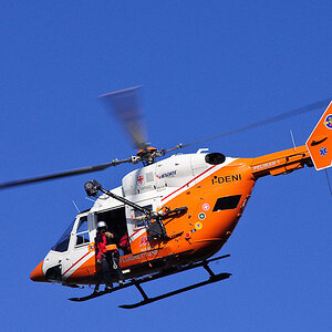 Hubschrauber der Südtiroler Landesflugrettung Pelikan 1