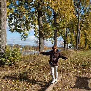 200910251506 - Ingelheim: Am Rheinufer