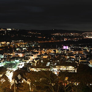 Marburg b(u)y Night, 27.11.2009:
Blick vom Schloß über die Südstadt