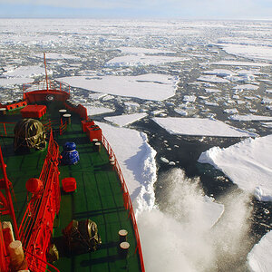 Die Yamal eisbrechend