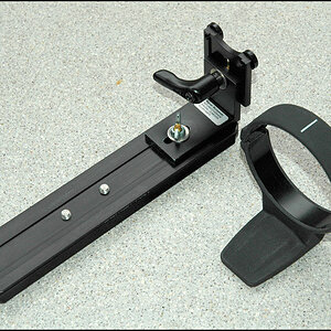 Burzynski Telestütze für das Nikkor 200-400/4. Rechts daneben Sigma TS-21 Objektivschelle.
