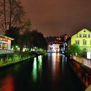 Esslingen nachts am Wasser
;) mit korrekterer Farbkorrektur (& schönem Grüß an's Laptop)
(HDR aus 3 Bildern von Beleuchtungsreihe, keine weiteren Bild