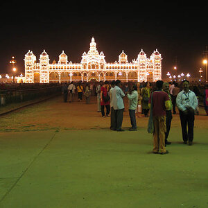 The Kings Palace by night