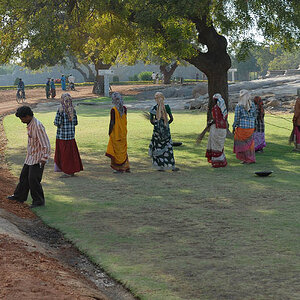 Roadmen (women) Hampi