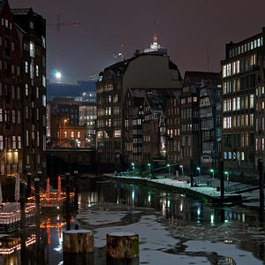 Hamburg bei Nacht klein 06