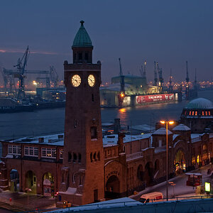 Hamburg bei Nacht klein 07