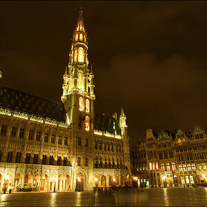 Grand'Place und gotisches Rathaus
