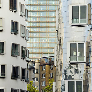 Gehry Stadttor