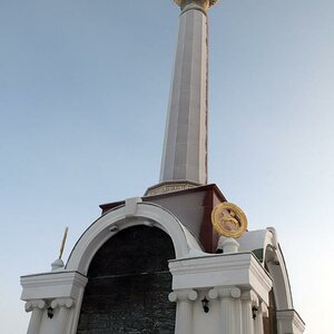 Ein Denkmal für die hier ansässige indigene Bevölkerung - die Jakuten und Evenen