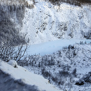 zugefrorener Fluß im winterlichen Jakutien
