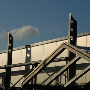 Mit Stahl als Gestaltungs-und Fassadenelement wird ein langweiliger Kastenau zum Kunstobjekt.