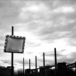 Zollverein 20.03.2010 - Spiegel vor der Kokerei