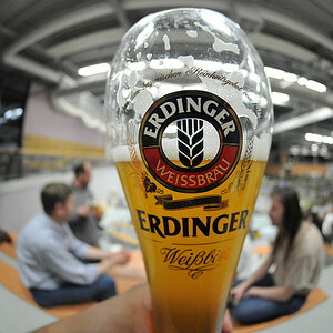 Beispielfoto Sigma 3,5/8 mit D300
1/30s f3,5, iso 800

Erdinger
(7894)