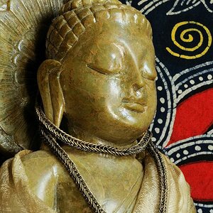 Buddha (1) [Kopf] - Indien, Marmor - ca. 1990 (handgefertigte Auftragsarbeit eines indischen Steinmetzmeisters-/künstlers)