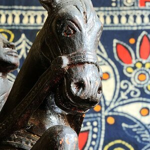 Reiter auf Pferd [Pferdekopf] - Myanmar, Holz, handgeschnitzt - ca. 17. Jahrhundert