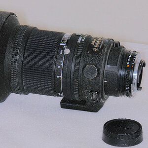 Ein Kellerfund:
300/2.8 ED Nikkor und TC-14B.
Aussen und innen komplett verpilzt und verschimmelt.