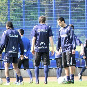 Motiv: Fussballer des MSV beim Training.
90% der Bilder wirken überbelichtet.