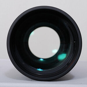 Das AF 300/2.8 ED Nikkor nach Reparatur und Reinigung,
Blick von vorne durch das Objektiv