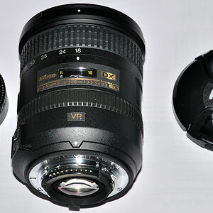 Mein neues Reiseobjektiv:
AF-S DX Nikkor 18-200/3.5-5.6G ED VR, Version II