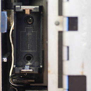 Batteriefach der Automatic 240 mit eingebauter Batteriehalterung für CR123A
