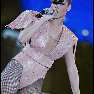 www.Martin Black.de Rihanna 01 250kb
