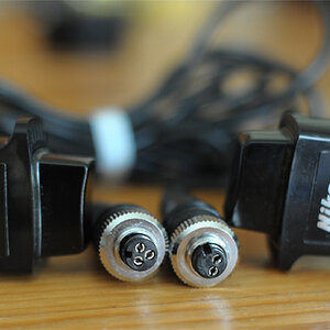 Nikon MC-10 (3-pol) und MC-12 (2-pol)
