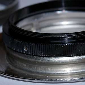 Selbstbau eines Lensbaby-Composer-Klons mit CPU:
Auf den Aussenring aufgepresster Aluminiumring, mit 3 Madenschrauben zusätzlich befestigt
