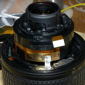 AF-S DX 18-135/3.5-5.6G ED mit abgebrochenem Bajonett und defekter Steuerungsplatine