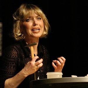 Die Leipziger Kabarettistin Simone Solga bei ihrem Auftritt in Roth