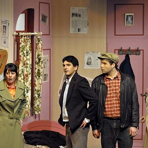 Dario Fos Groteske „Bezahlt wird nicht“ im Landestheater Dinkelsbühl mit Maike Frank, Andreas Peteratzinger, Felix von Frantzius und Judith Mirjam Bop