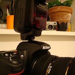 Nikon D300
Nikon SB-900
Sigma 10-20
(Aufgenommen mit einer Sony H9)