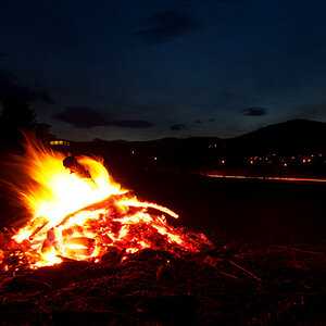 Feuer zur blauen Stunde