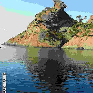 Figuerolles, Cote d'Azur ("verpixelt" mit EBV, Minolta Dimage SRT404)
Effekt durch extreme Komprimierung über Blackberry-Speicherung ("Quasi-Thumbnail