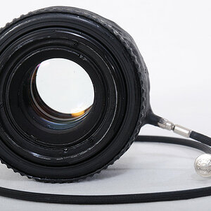Das selbstgebaute Tilt&Shift-Objektiv 90mm f/2.8 Makro 1:2 mit festem Tilt von 9° und festem Shift von 9 mm und 90° Drehmöglichkeit, mit feststellbare