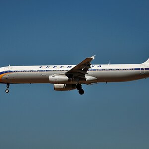 A321-100 in Retro Lackierung