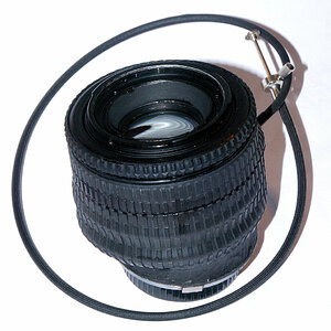 Das selbstgebaute Tilt&Shift-Objektiv 90mm f/2.8 Makro 1:2 mit festem Tilt von 9° und festem Shift von 9 mm und 90° Drehmöglichkeit mit Drahtauslöser 