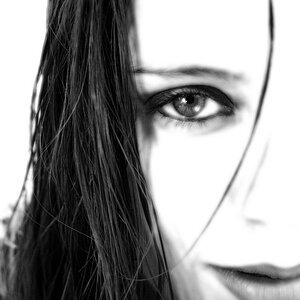 "Alex' Blick"
Das Bild habe ich 1995 mit meiner F90 auf Ilford 100 gemacht. Es Handelt sich um einen Negativscan.