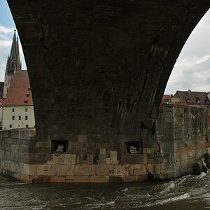 Steinerne Brücke bewölkt