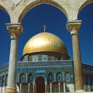 Image238 Jerusalem, Felsendom, 1985
Nikon F2, Nikkor 2/50, Kodachrome 25, CrystalScan 7200