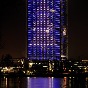 Post Tower im Advent