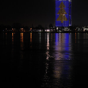 Rhein und Post Tower im Advent