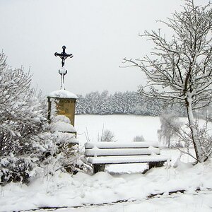 Feldkreuz im Schnee