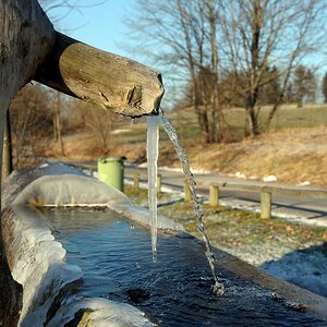 Brunnen vor dem Dorf III