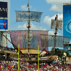 Raymond James Stadion: Piratenschiff