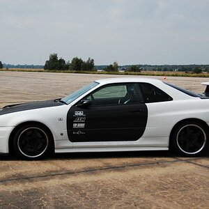 Nissans Dampfhammer - Nissan Skyline R34 GTR V-Spec RHD