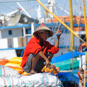 im Hafen von Makassar