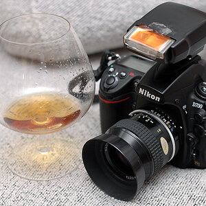 D700 mit 35/1.4 und SB-400 mit Cognac-Filter