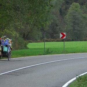 ...nun auf dem Weg nach Katmandu. Von mir gab es eine Spende für die gute Sache und von ihm die Erlaubnis zu diesen Bildern.
DSC 1200 crop web