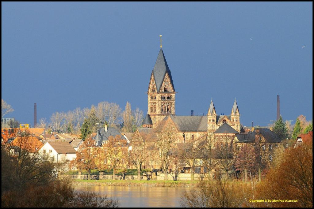 •Jakobuskirche•
Nikon D300 mit Nikkor AF 4,0/300mm IF D ED ( äquivalent 450mm ).
